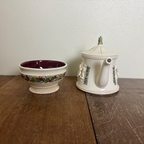 Grasslands Roads Holiday Garland Ceramic Teapot with lid and Tea cup Set - Picture 2 of 9